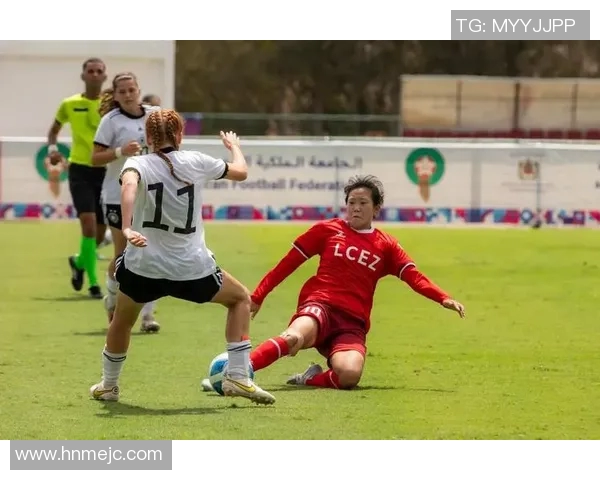 足球星萌娃鼓掌聚焦：点亮青春梦想舞台